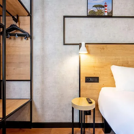 Ibis Vieux Port Centre ラ・ロシェル