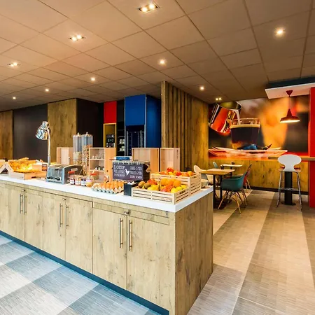 Ibis Vieux Port Centre ホテル ラ・ロシェル
