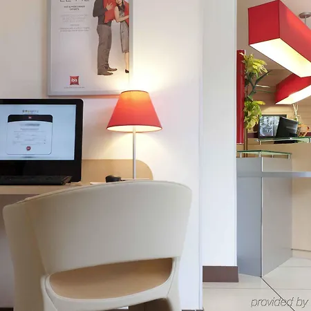 Ibis Vieux Port Centre ホテル