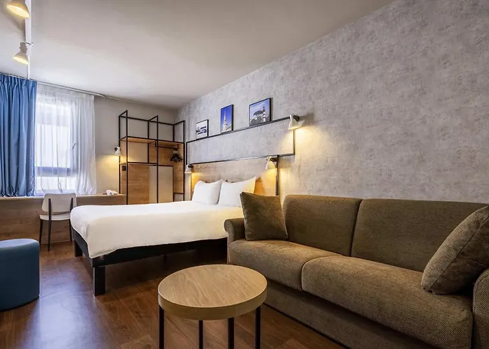 Ibis Vieux Port Centre Hotel 3*